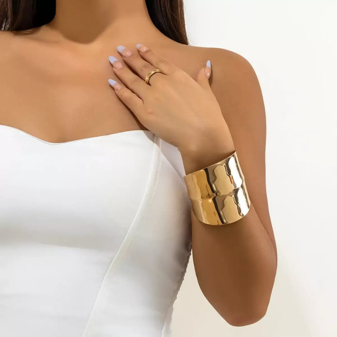 Luxe Curve Gold Cuff