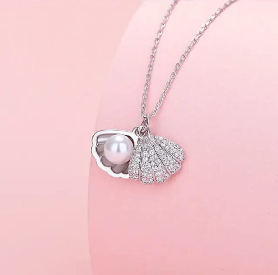 Silver Seashell Sparkle Pendant Necklace