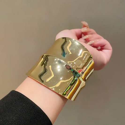 Luxe Curve Gold Cuff